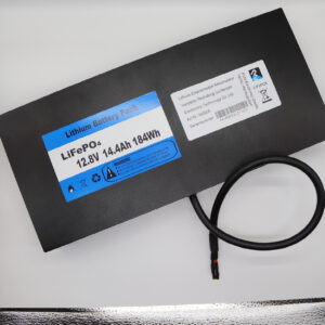 Kundenspezifischer LiFePO₄-Akkupack für Industrie und OEM – Akku-Konfektionierung mit 12,8 V, 14,4 Ah und 184 Wh.